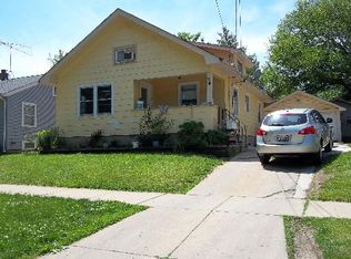 20 S Worth Ave, Elgin, IL 60123