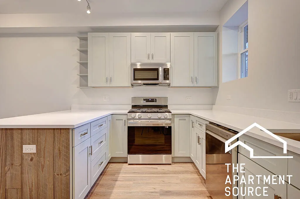 1142 West 17th Place, Unit G — Photo 1