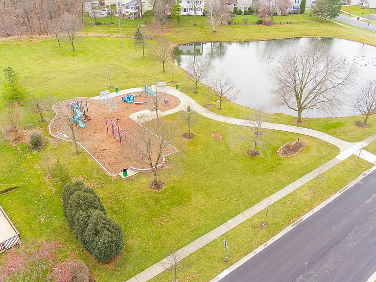 435 Ascot Ln — Photo 16