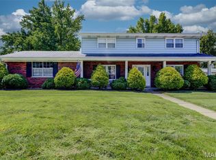 14 Lee Ct, Saint Charles, MO 63301