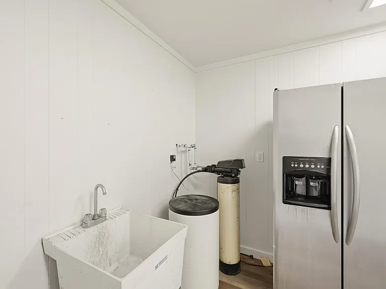 13835 Jarvis Rd — Photo 37