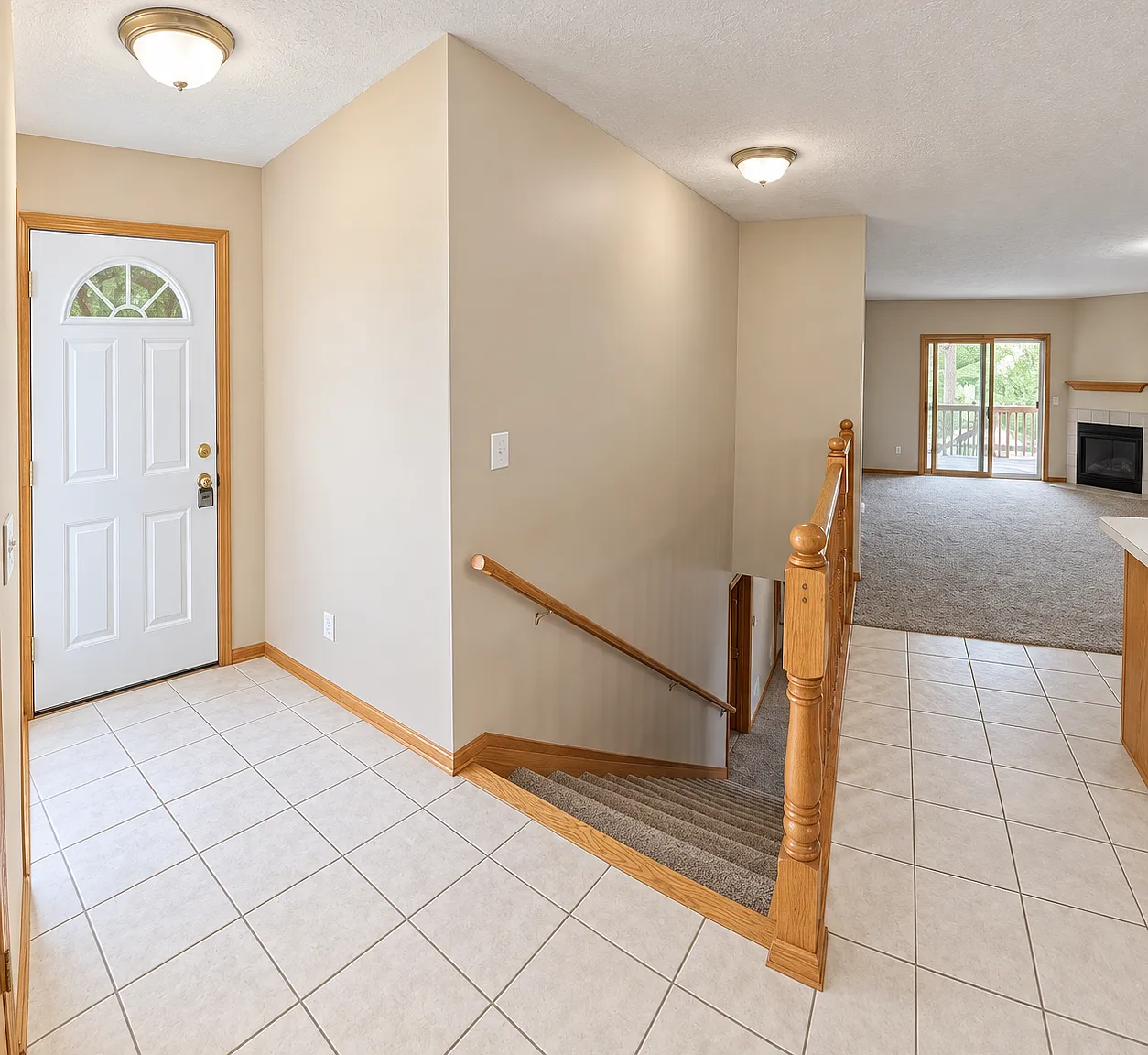 4 bed, 2300 sqft, $2,299 — Photo 3