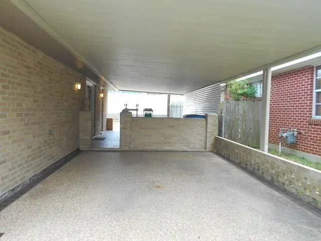 3 bed, 2.0 bath, 1640 sqft, $2,000 — Photo 3