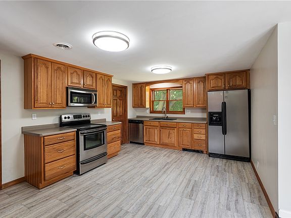 3rd image of 10180 Valley Rd