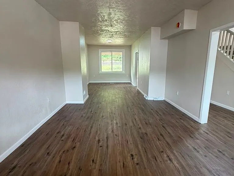 740 Middle Ave — Photo 10