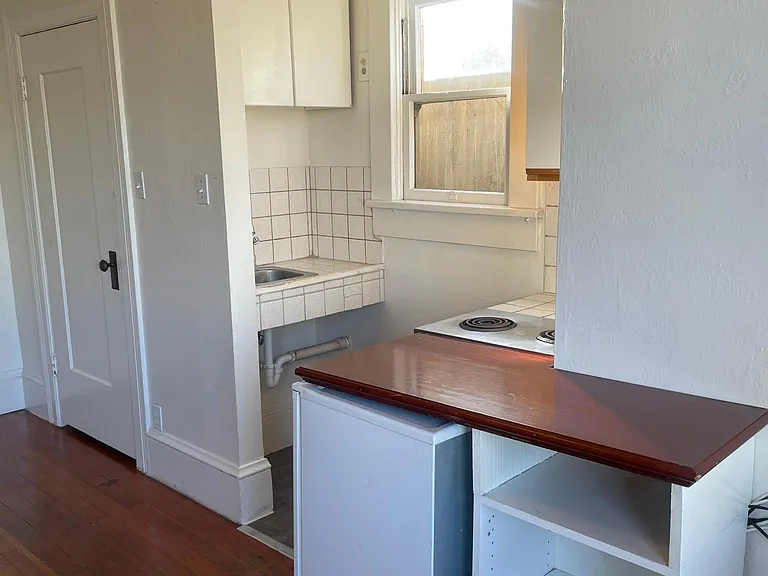 551 W Grand Ave #12 — Photo 6