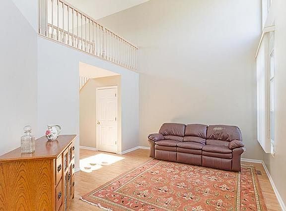 3rd image of 1562 E Chivalry Ct