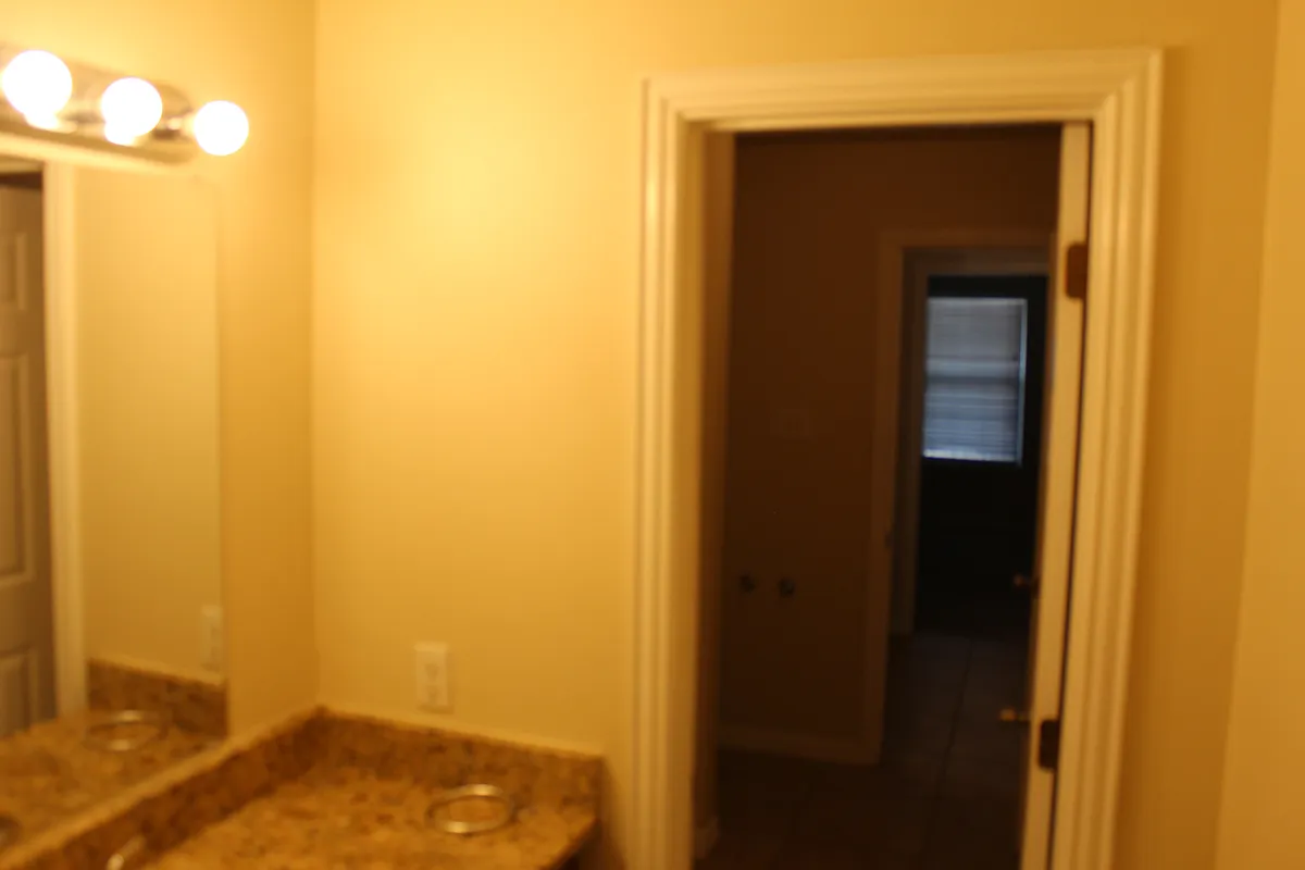 Building Photo - 502 Bellevue Ln