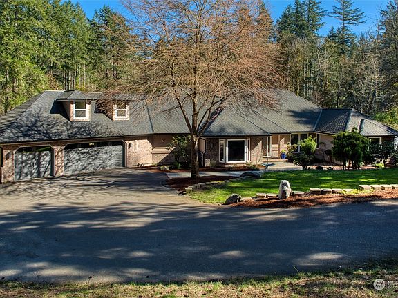 2nd image of 10818 Olallie Lane NE