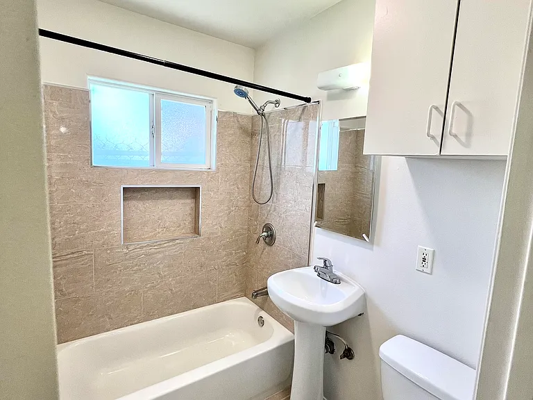 8786 La Salle St — Photo 7
