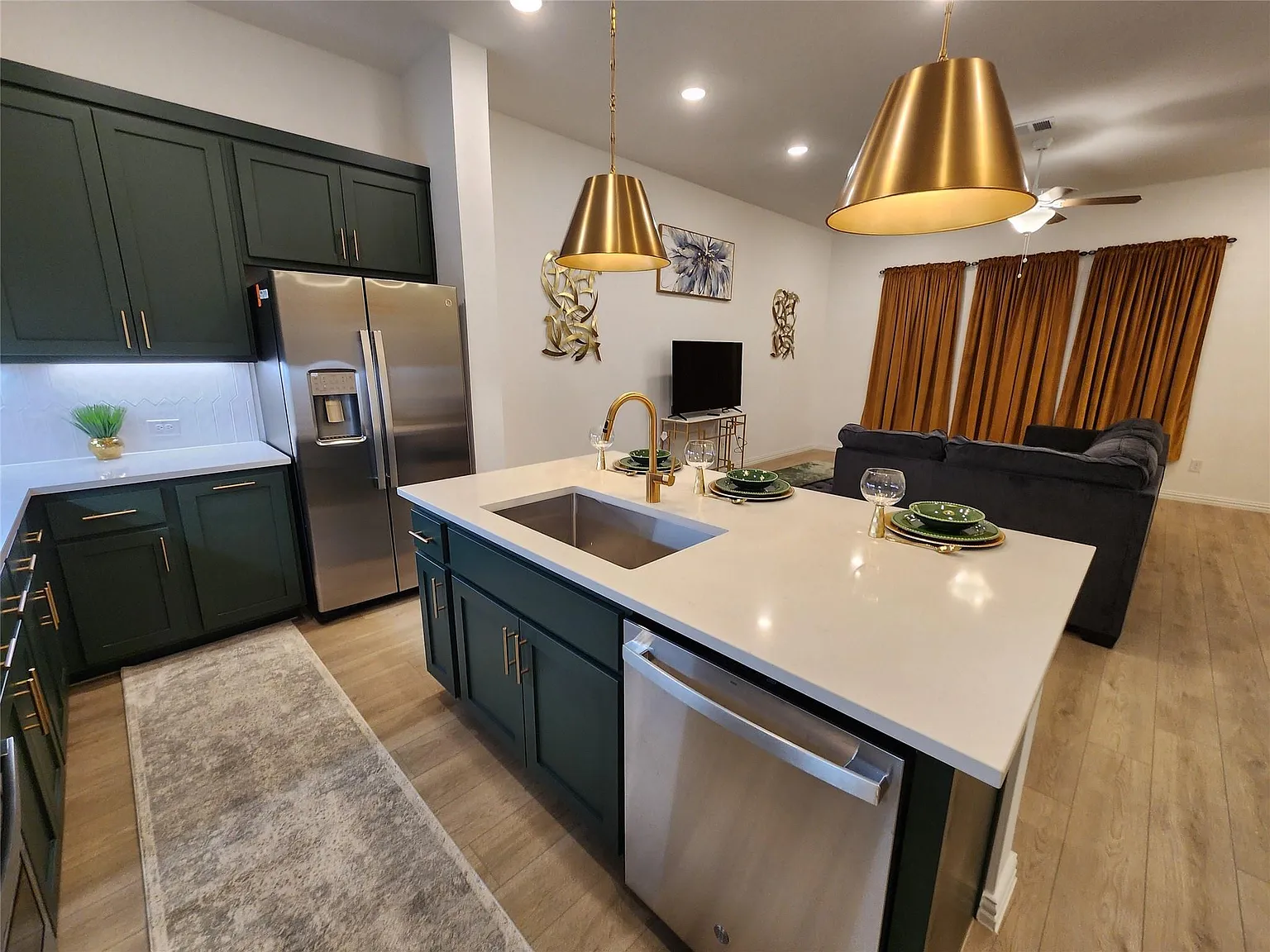 3 bed, 1697 sqft, $2,790 — Photo 3