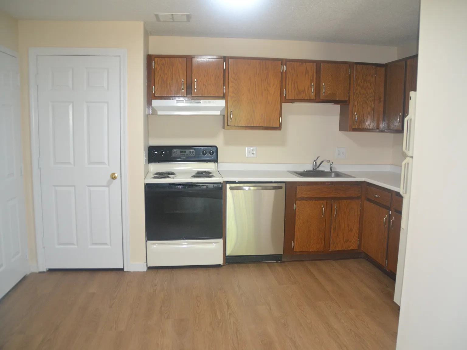 2 bed, 812 sqft, $1,995 — Photo 3