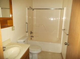 305 S Prairie Ave APT B, Polo, IL 61064