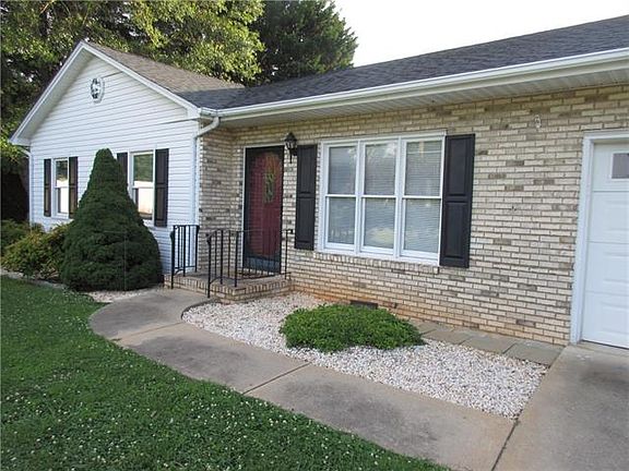 4th image of 5151 Canterbury Dr