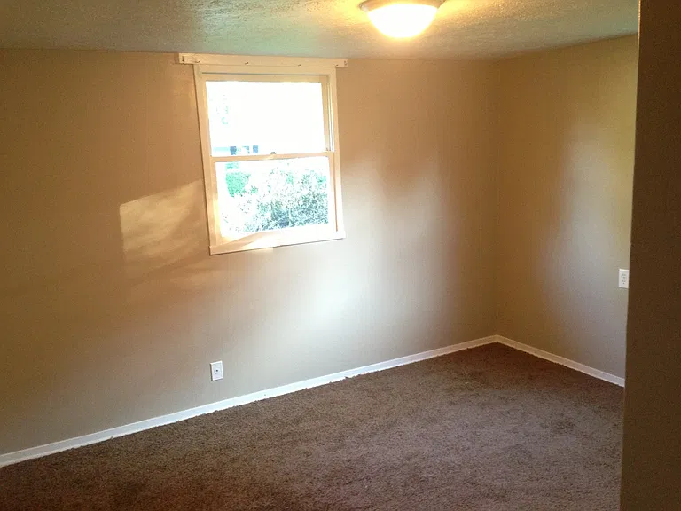 906 Eastwich Dr — Photo 8