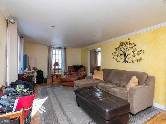 4th image of 406 Evans Ave