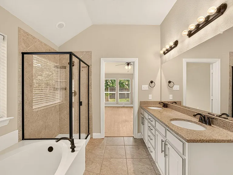 9670 Lance Dr — Photo 10