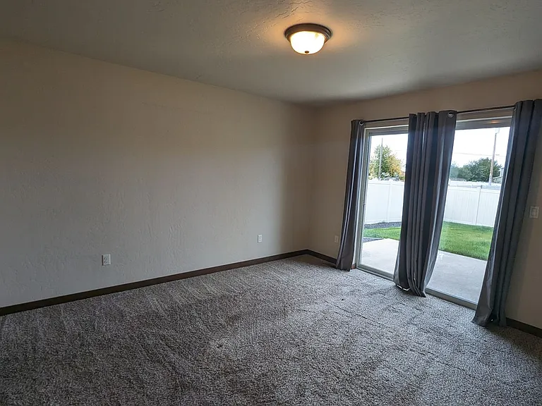 2537 N Lehigh Ct — Photo 8