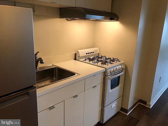 2nd image of 604-36 S Washington Sq #501
