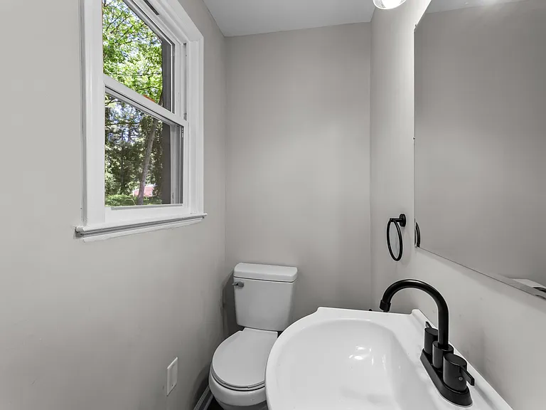 1424 Springbrook Dr — Photo 6