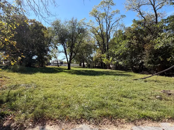 403 E Hamilton Avenue, Ava, MO 65608