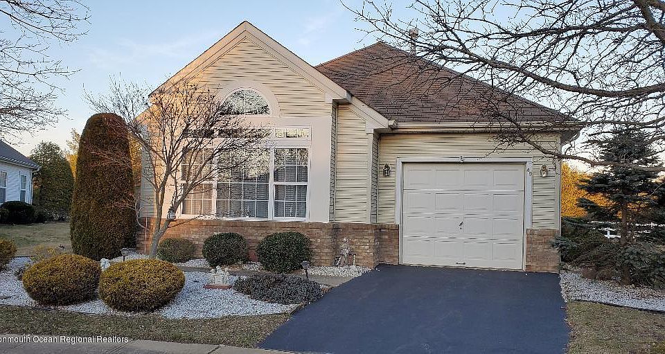 1st image of 49 Devereux Dr