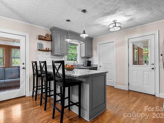 5th image of 1664 Lafayette Ave