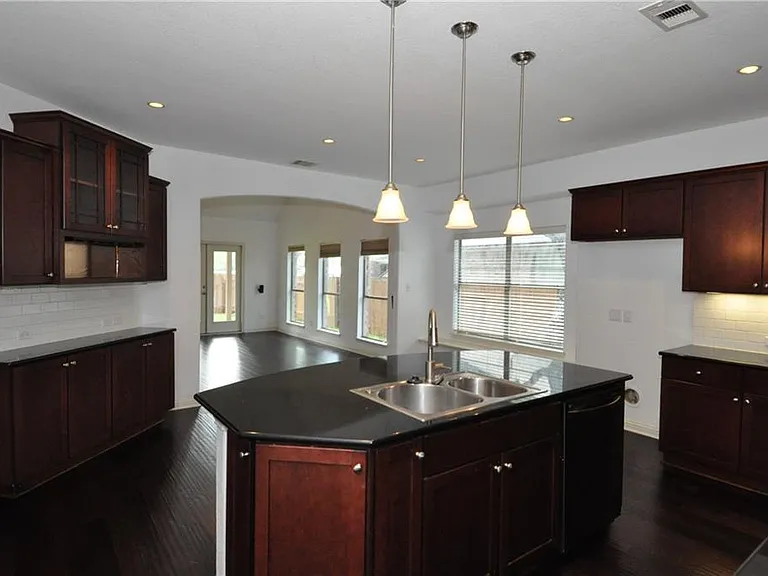 3323 Pine Needle Cir — Photo 4