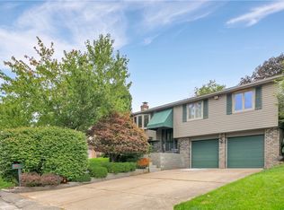 128 Macbeth Dr, Lower Burrell, PA 15068