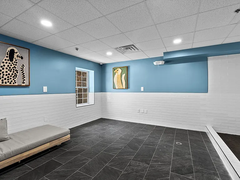 Chestnut Hill Village Apartments — Photo 37
