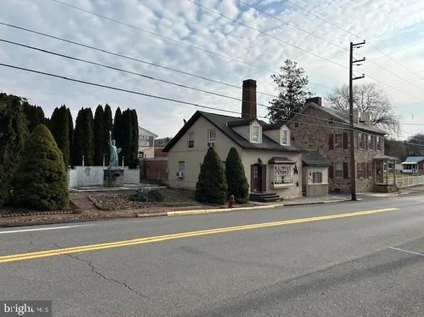 42 N Market St, Millerstown, PA 17062