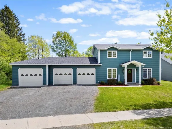 126 McGregor St, Fredericton, NB E3G 7V5
