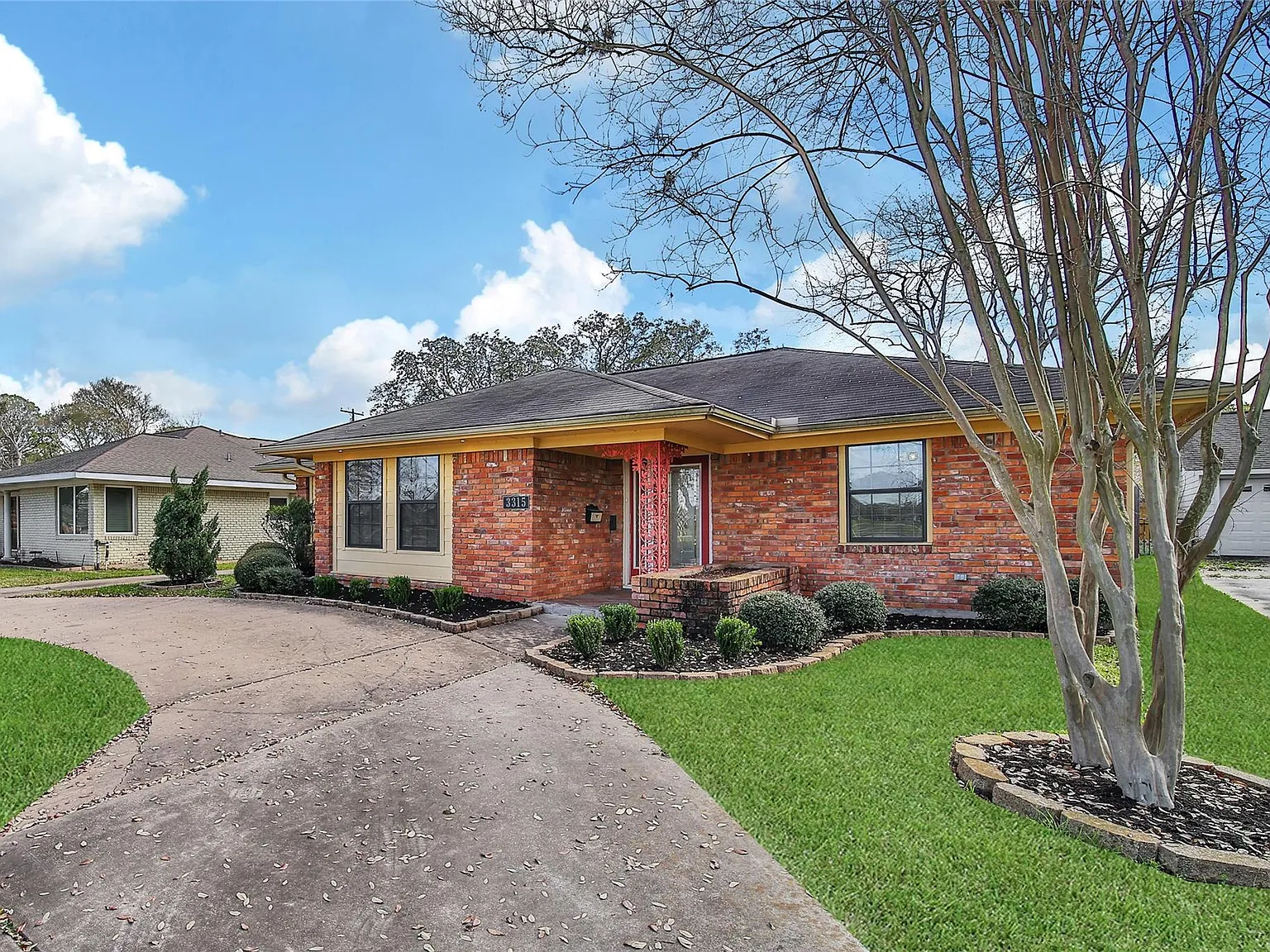3 bed, 2.0 bath, 1904 sqft, $2,500 — Photo 2