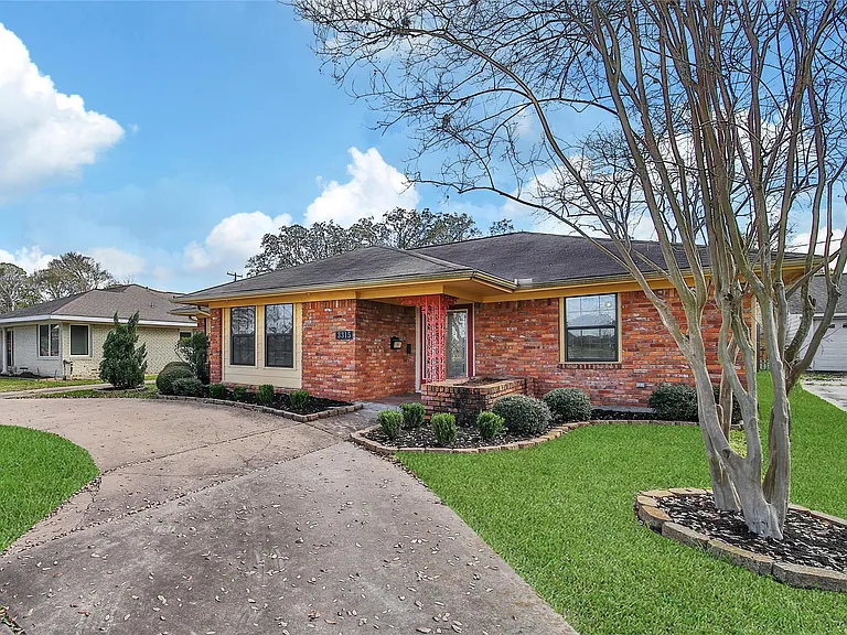 3315 S Braeswood Blvd — Photo 2