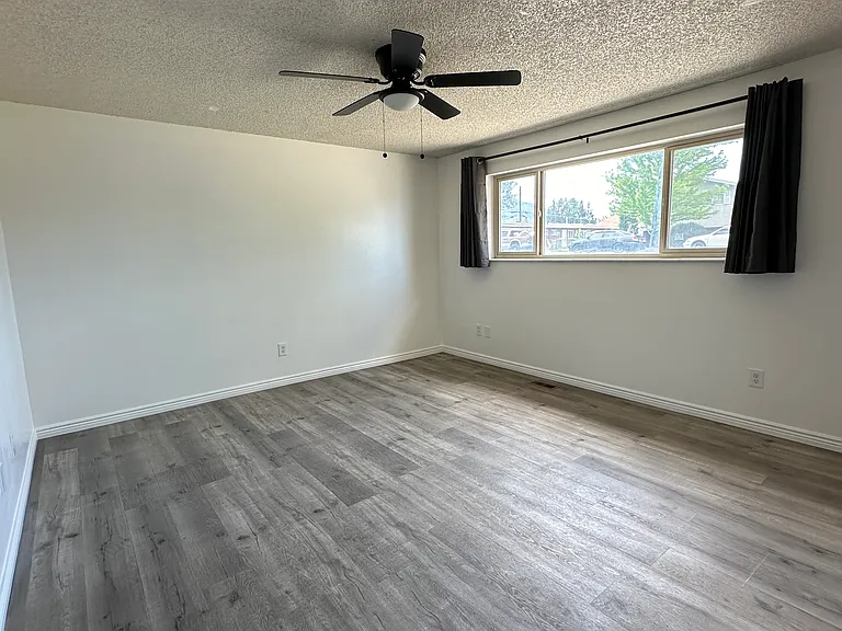 381 E 200 N #381 — Photo 6