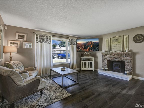 4th image of 9013 49th Dr NE
