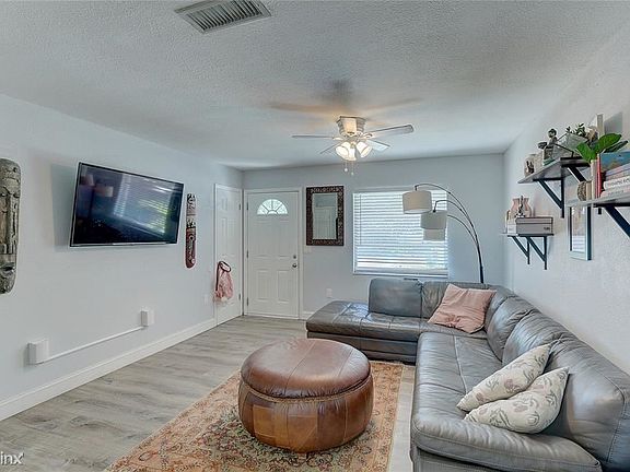 3rd image of 2825 Forest Ln