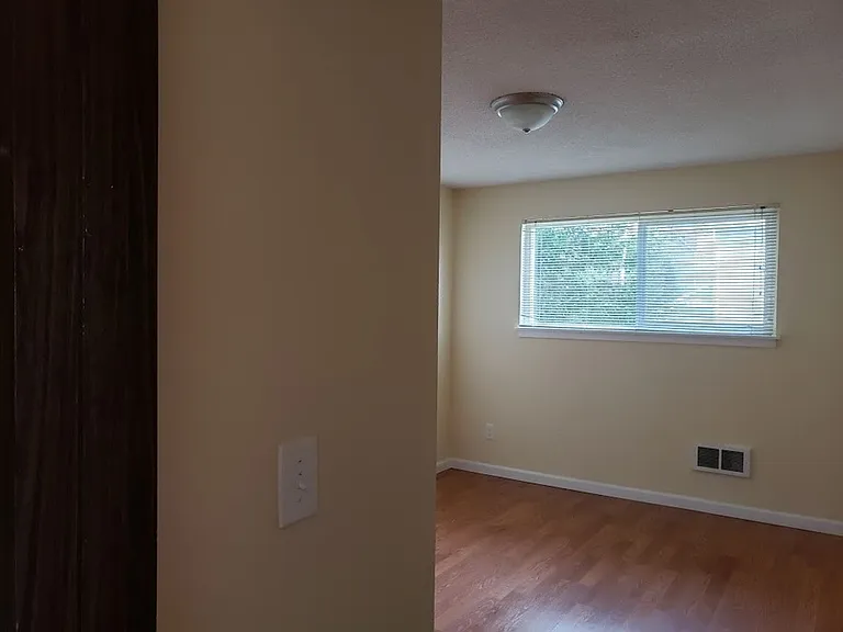1001 Taylor Ave N — Photo 18
