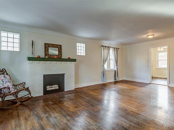 2nd image of 620 Forest Ave
