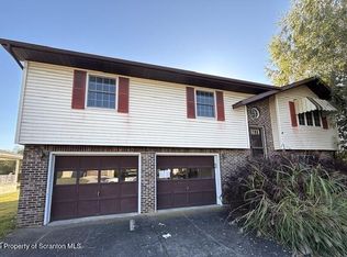 2 Driftwood Dr, Plains, PA 18705