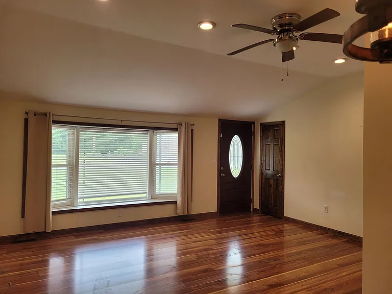 2327 Ritner Hwy — Photo 6