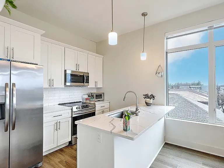 468 W Fountain St — Photo 17