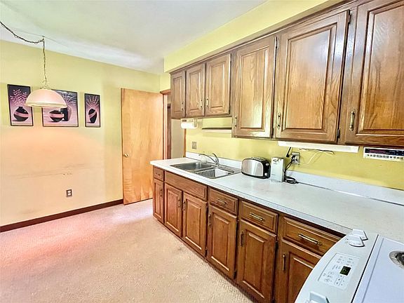 5th image of 12 Terrace Dr