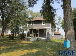 1130 State St, Centerville, SD 57014