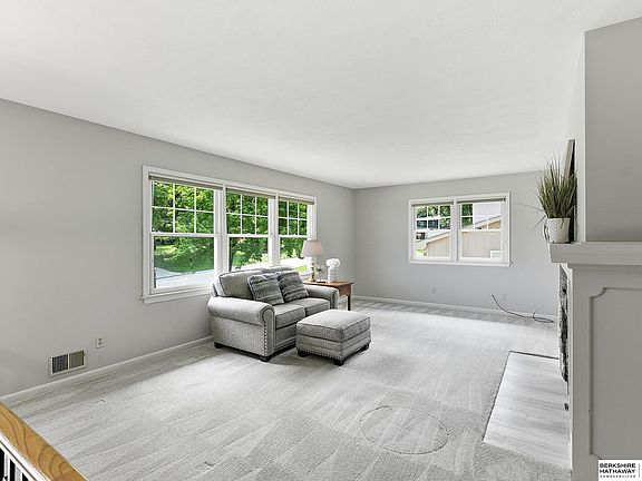 4th image of 638 S 126th St