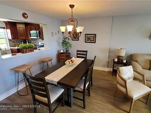 5th image of 101 SE 3rd Ave APT 502