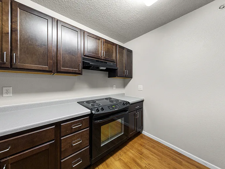 Washington Village East — Photo 12