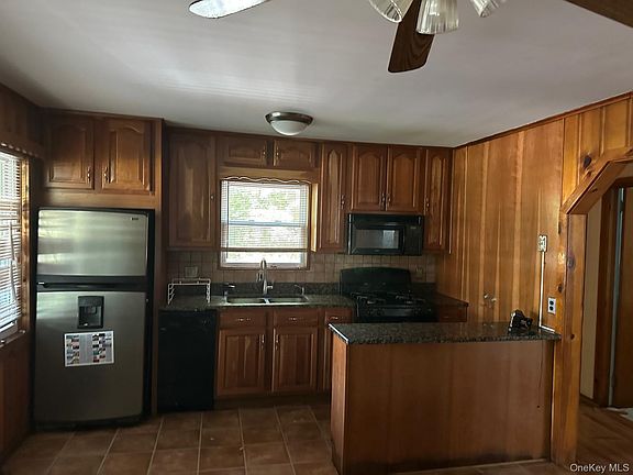 3rd image of 11 Richards Ave