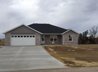 9475 Erika Ln, New Bloomfield, MO 65063