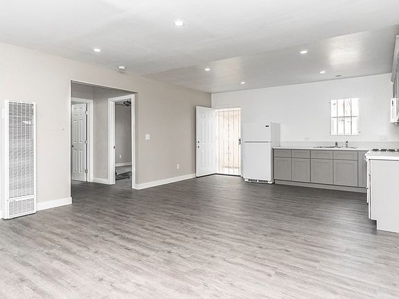5th image of 16638 Pioneer Blvd